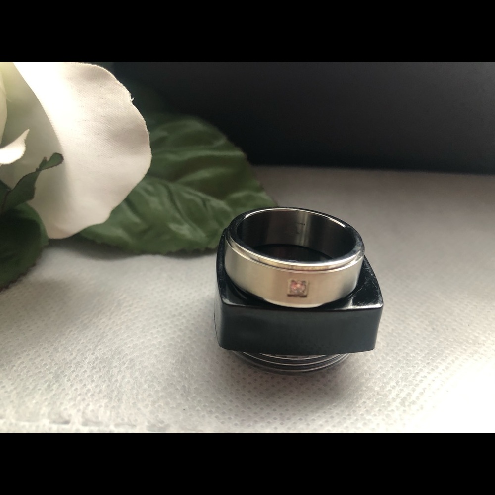 Ring band